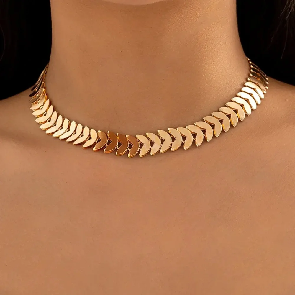 Gold color choker Necklace for women - Picture 3 of 6